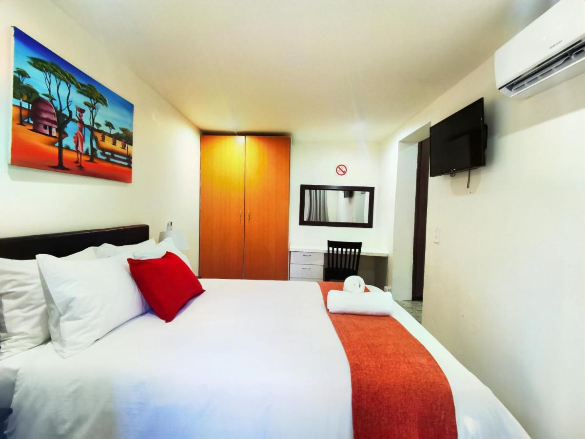 Libra Lodge Сандтон Номер фото