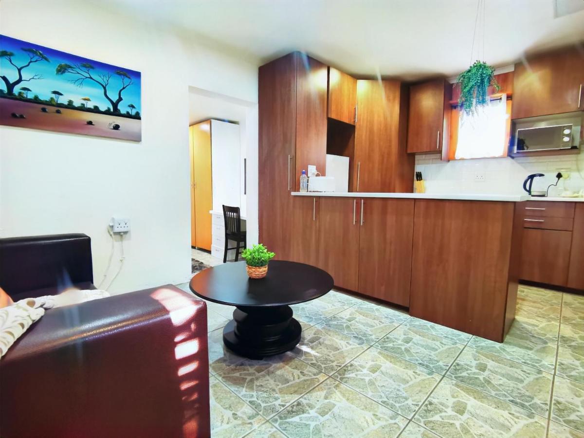 Libra Lodge Сандтон Номер фото